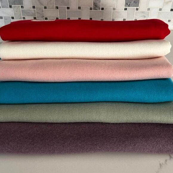 Blue Soft  warm scarf  is a mixture of acrylic and cashmere condition is … - Picture 4 of 4